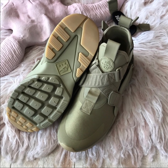 NWT Nike Huarache city - Picture 6 of 8